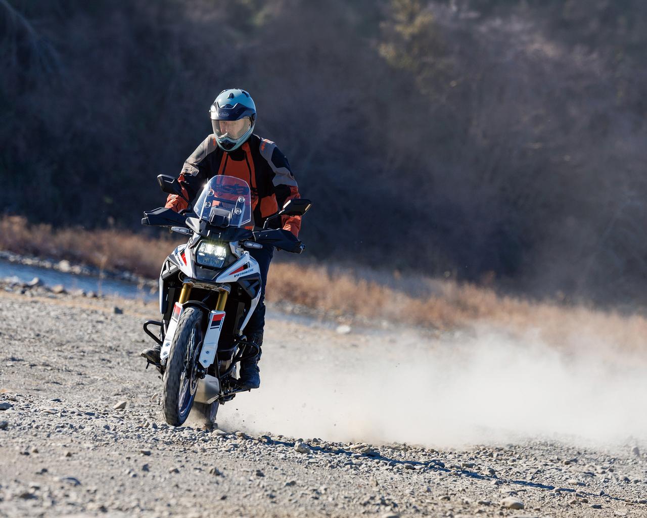 画像1: オフ性能のアップによって荒れた路面でも安心のグリップ