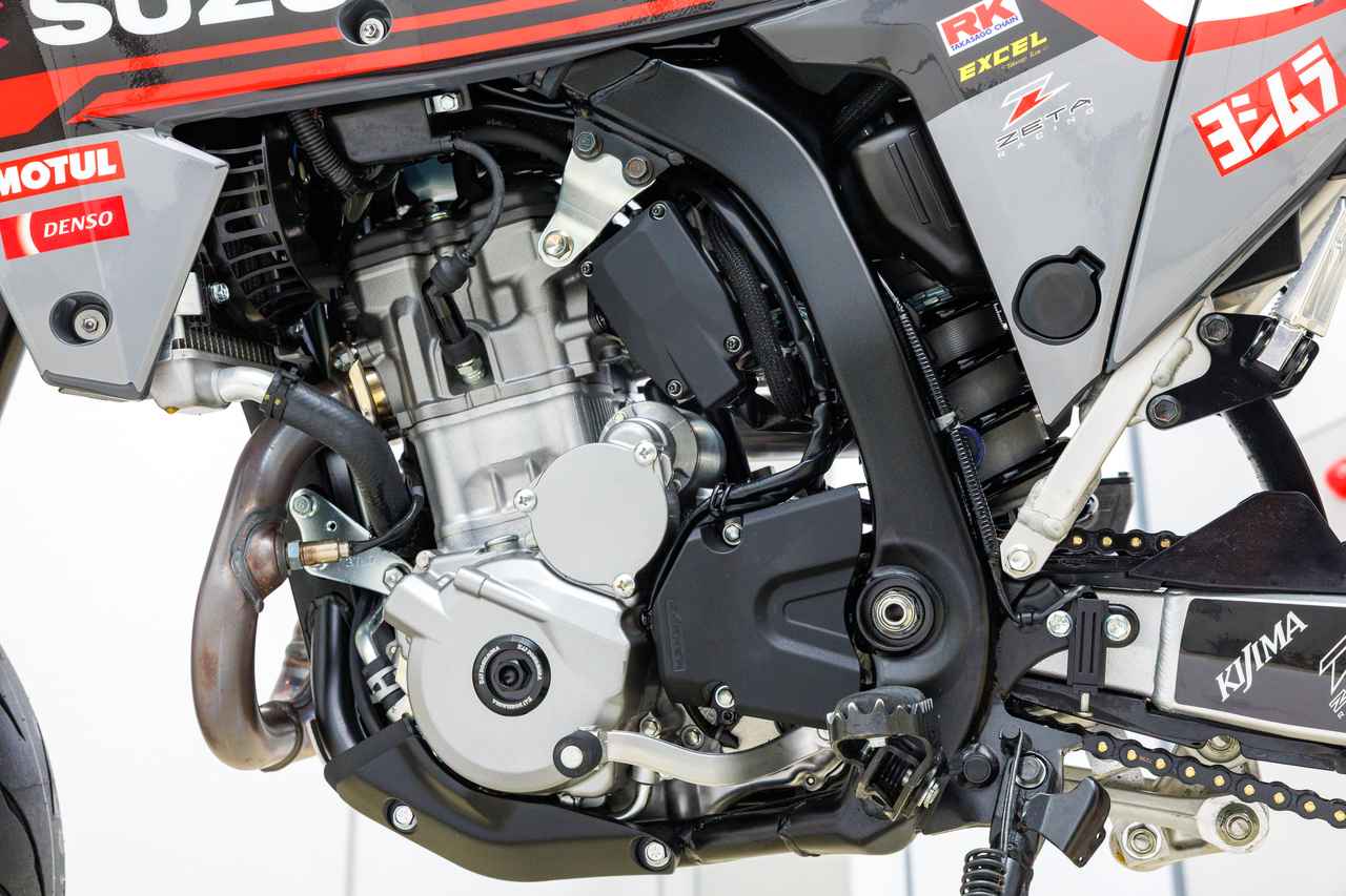 画像 : 5番目の画像 - 【写真12枚】ヨシムラ「DR-Z4SM」 - webオートバイ
