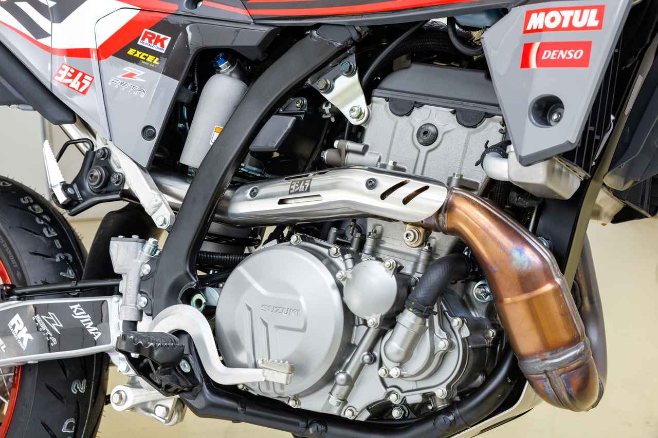 画像2: 【カスタムガイド】ヨシムラ「DR-Z4SM」M450Rを思わせる精悍なグラフィックが印象的