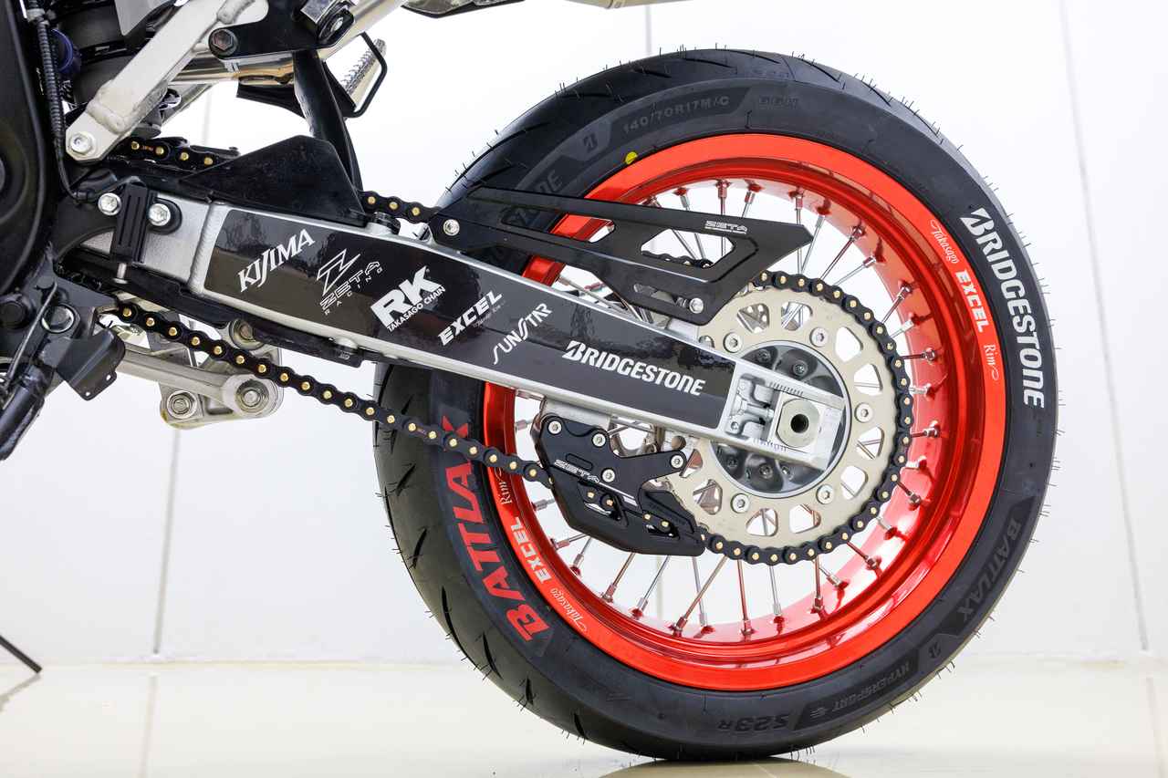 画像4: 【カスタムガイド】ヨシムラ「DR-Z4SM」M450Rを思わせる精悍なグラフィックが印象的