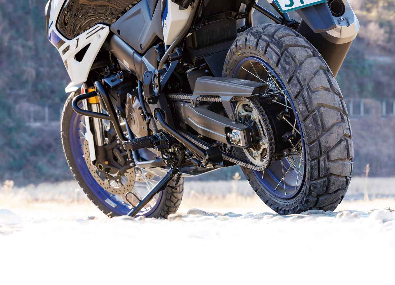 画像3: オフ性能のアップによって荒れた路面でも安心のグリップ