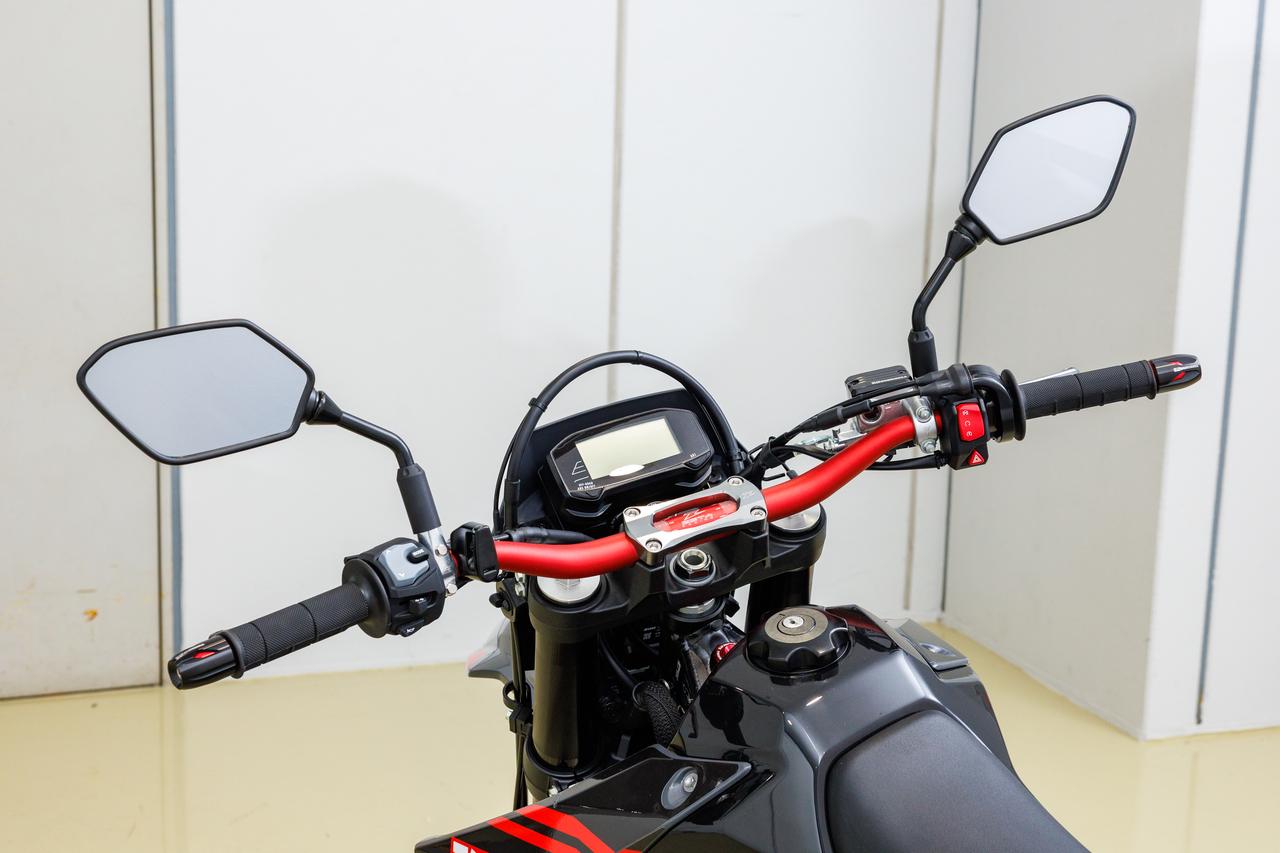 画像 : 9番目の画像 - 【写真12枚】ヨシムラ「DR-Z4SM」 - webオートバイ