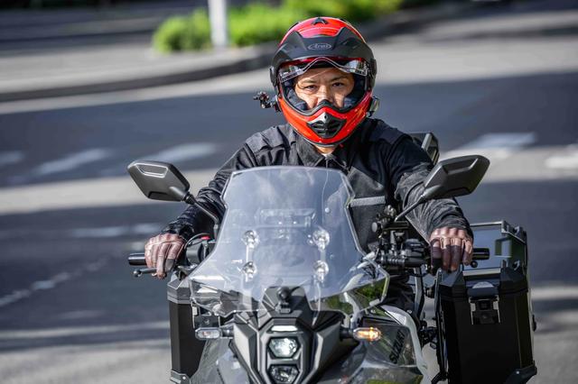 画像1: 全方位から走行風を取り込むことで効率的に上半身を冷却