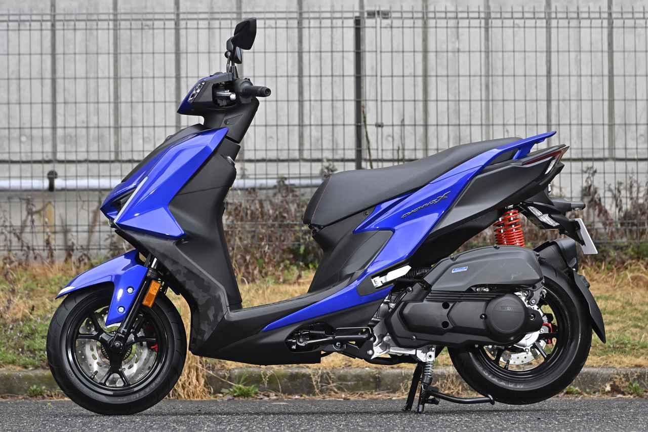 画像1: 【2026年夏発売予定！】シャープになって帰ってきた！ ヤマハ「シグナスX」の詳細を実車でチェック！