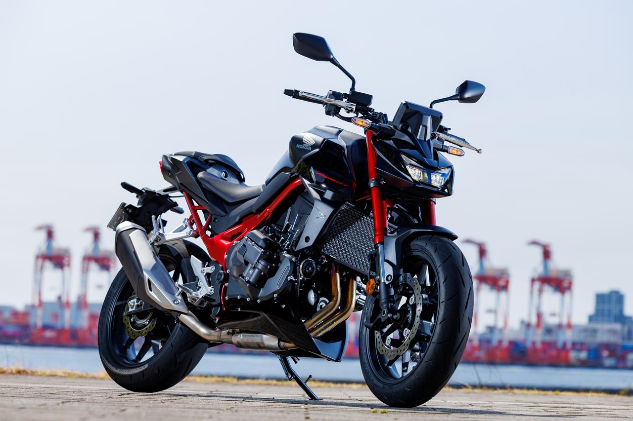 画像: HONDA CB750 HONET E-CLUTCH 総排気量：754cc エンジン形式：水冷4ストロークOHC4バルブ並列2気筒 シート高：795mm 車両重量：196kg 価格：114万9500円