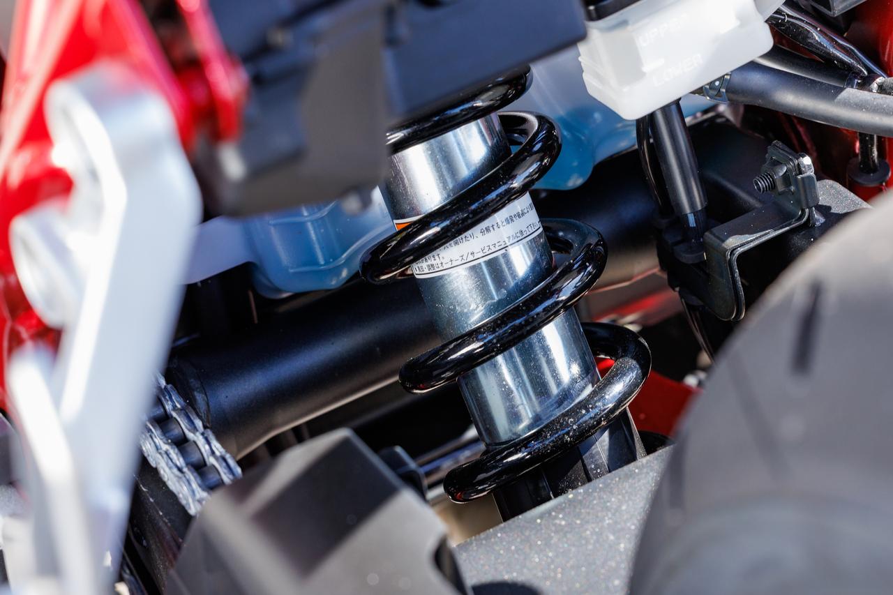 画像15: 【レビュー】ホンダ「CB750 HORNET E-Clutch」インプレ|ナナハン・ホーネットにEクラッチ搭載で「操るラクさ」が激進化!