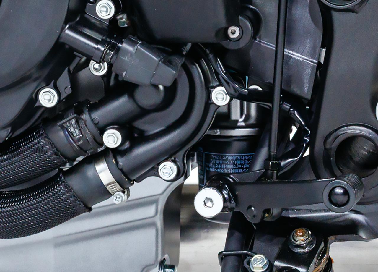 画像 : 7番目の画像 - 【写真11枚】ホンダ「CB400 SUPER FOUR E-Clutch Concept」徹底解説〈エンジン編〉 - webオートバイ