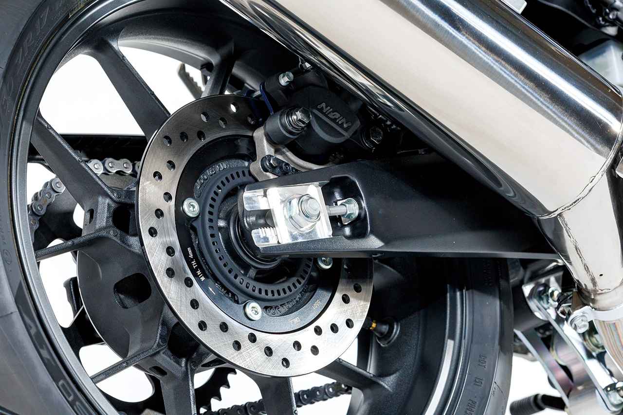 画像 : 19番目の画像 - 【写真20枚】ホンダ「CB400 SUPER FOUR E-Clutch Concept」解説〈シャシー編〉 - webオートバイ