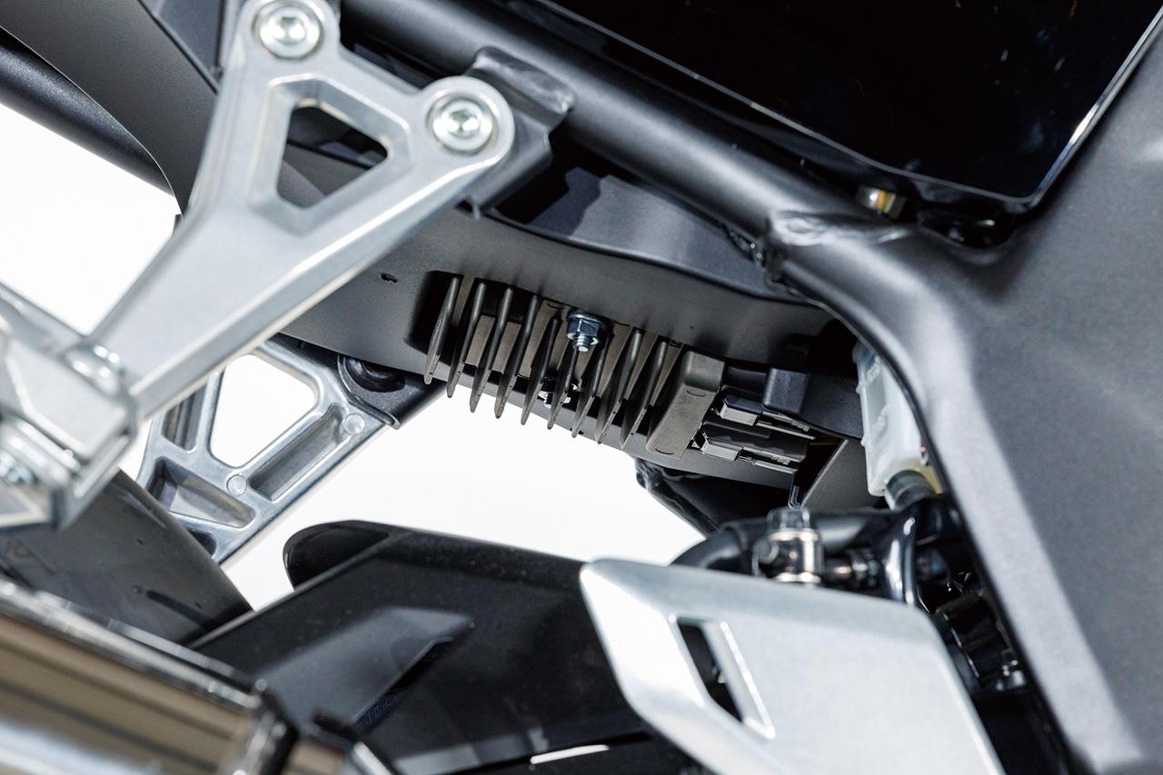 画像 : 6番目の画像 - 【写真11枚】ホンダ「CB400 SUPER FOUR E-Clutch Concept」徹底解説〈エンジン編〉 - webオートバイ