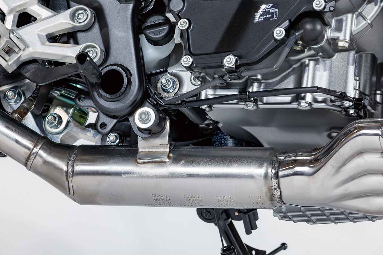 画像 : 9番目の画像 - 【写真11枚】ホンダ「CB400 SUPER FOUR E-Clutch Concept」徹底解説〈エンジン編〉 - webオートバイ