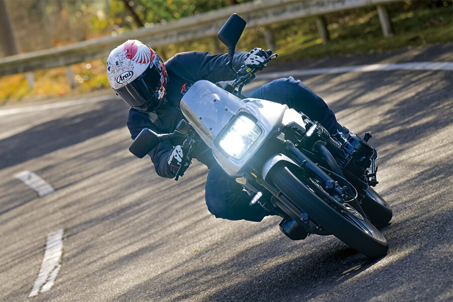 画像1: スペックこそ隔世の感も2車に共通する乗り味は?