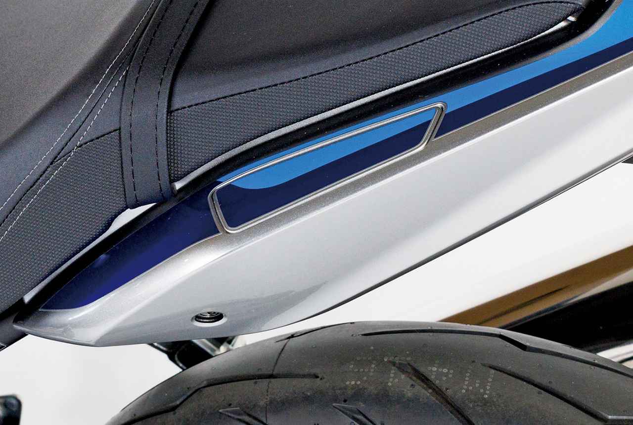 画像 : 17番目の画像 - 【写真22枚】ホンダ「CB400 SUPER FOUR E-Clutch Concept」〈装備編〉 - webオートバイ