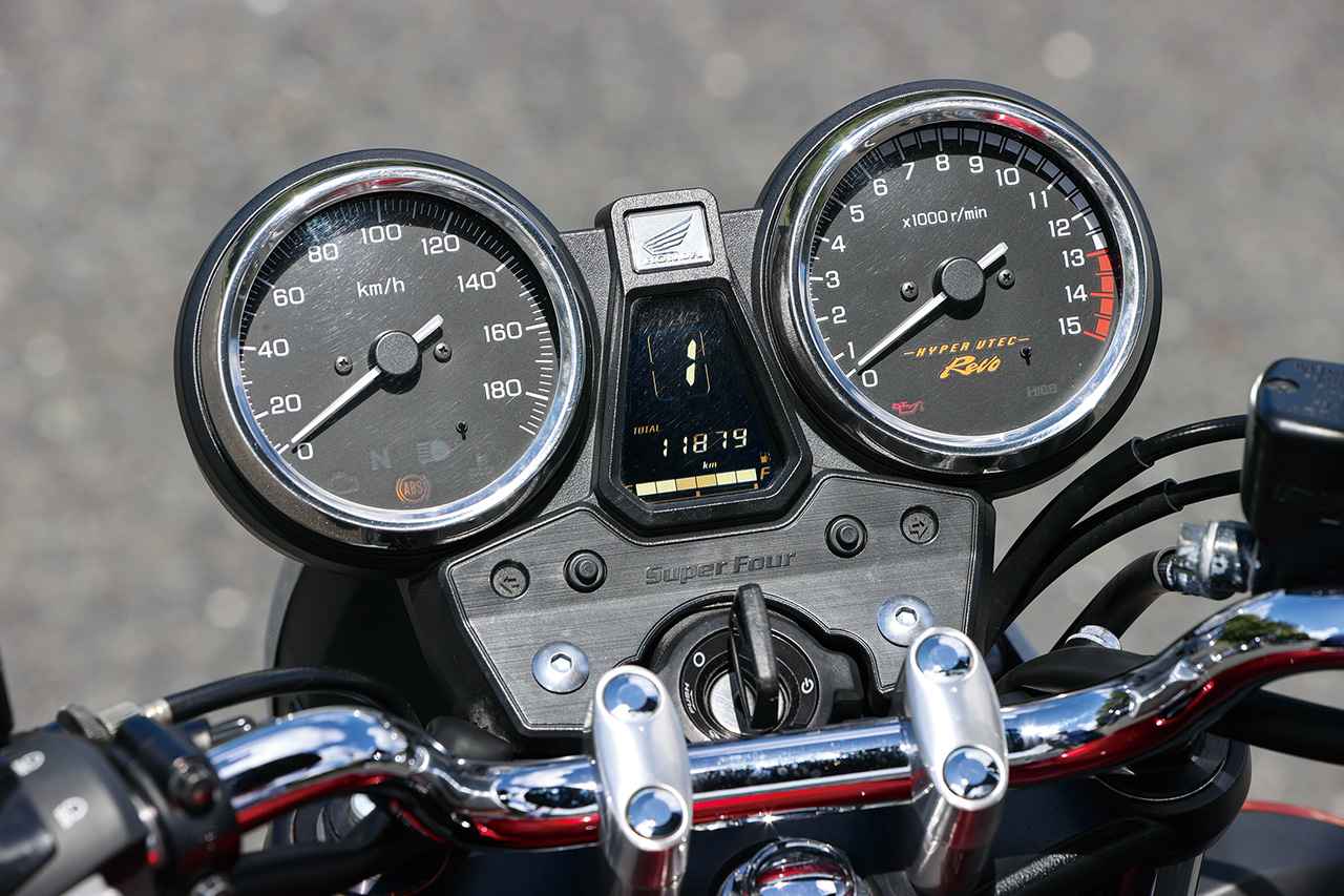 画像 : 4番目の画像 - 【写真22枚】ホンダ「CB400 SUPER FOUR E-Clutch Concept」〈装備編〉 - webオートバイ