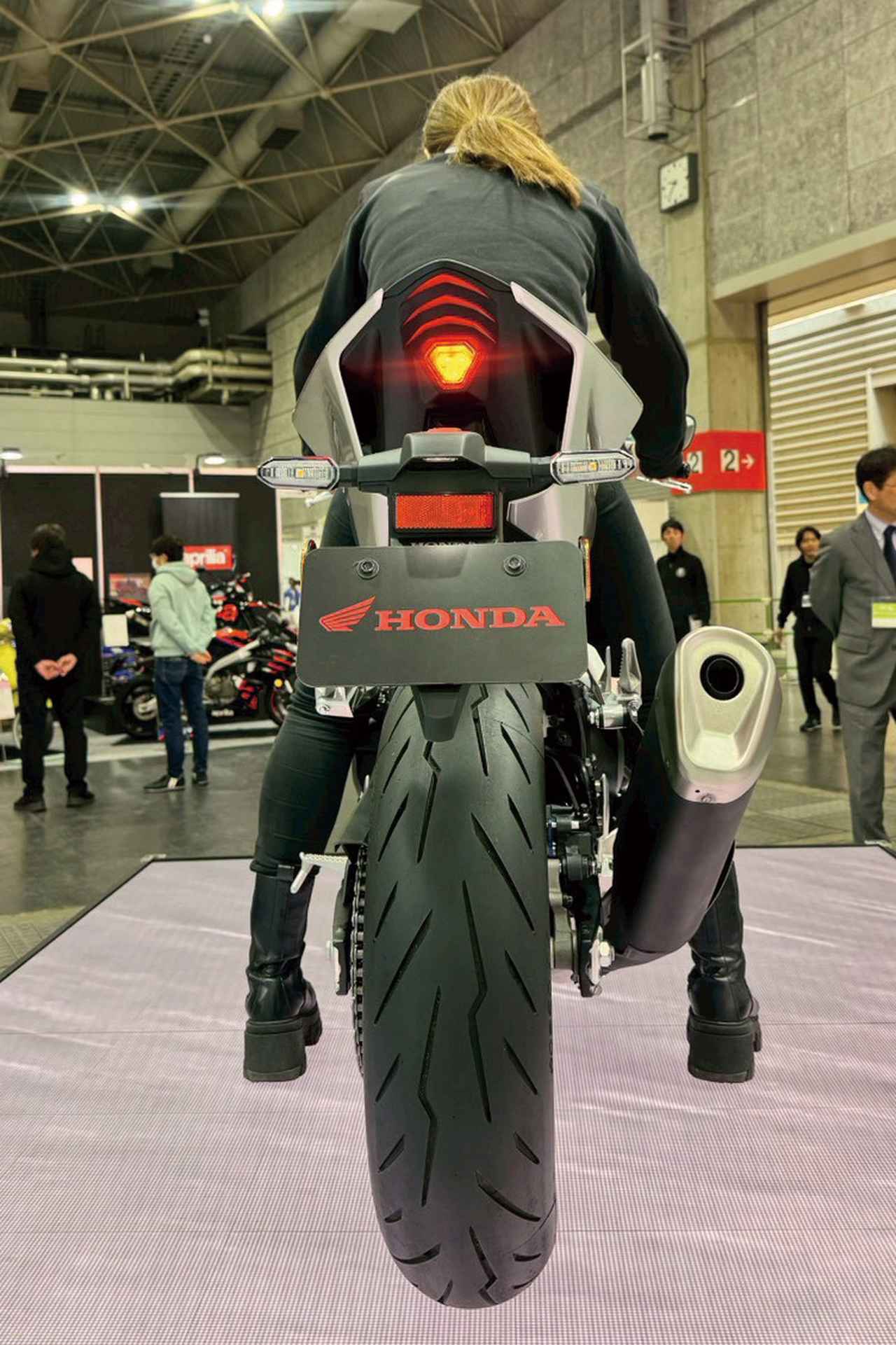 画像2: ホンダ「CBR400R FOUR E-Clutch Concept」ライポジ・足つき