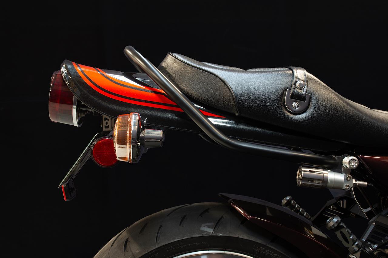 画像: 2026年式Z900RS SE火の玉カラーのロングテールカウル。※写真は、アイアンフェンダーレスキットにZ2タイプテールランプセット、Z2タイプLEDウィンカーセットを装着。