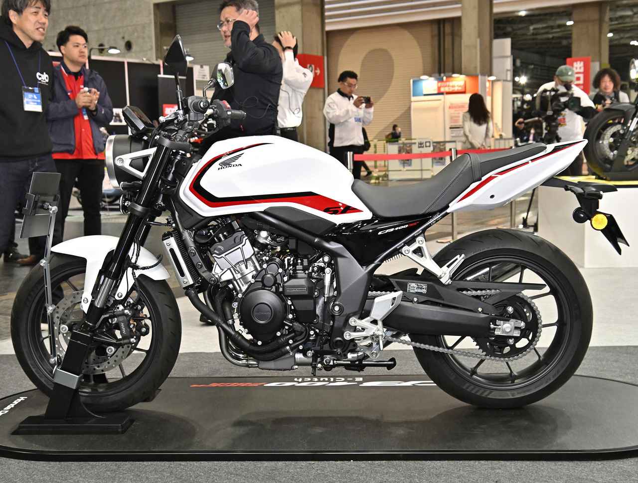 画像 : 20番目の画像 - 【写真20枚】ホンダ「CB400 SUPER FOUR E-Clutch Concept」解説〈シャシー編〉 - webオートバイ