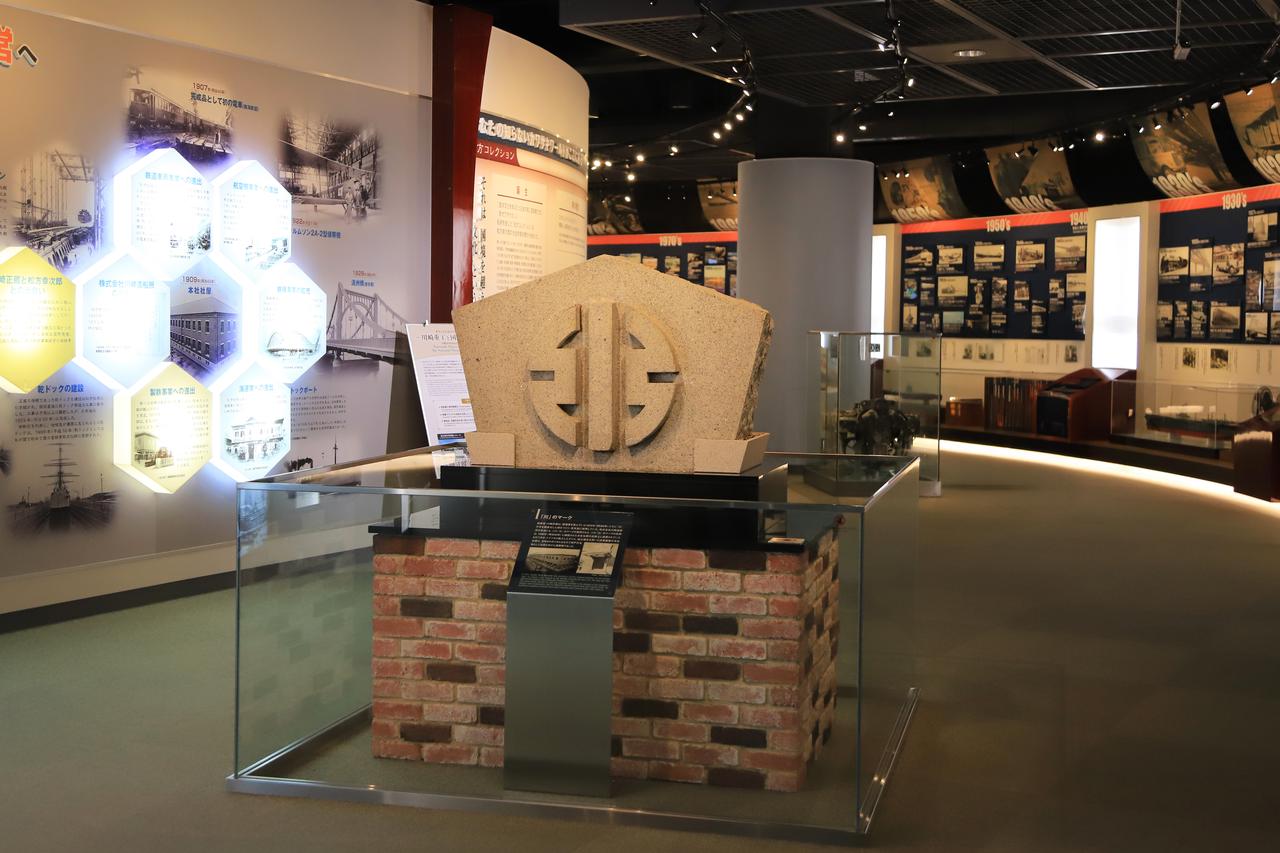 画像: ▲カワサキワールドに展示されているリバーマーク。