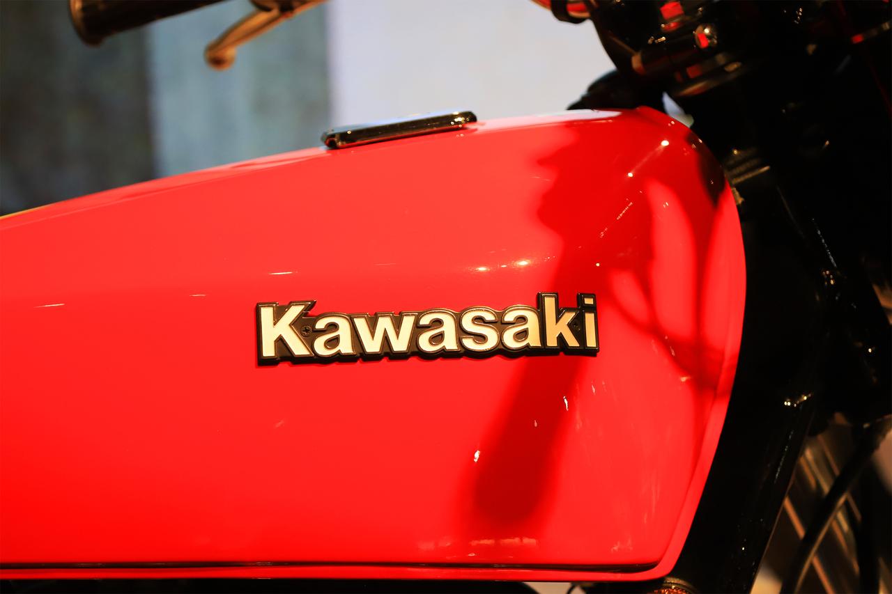 画像: ▲「Kawasaki」のロゴ（車両はZ400FX）。