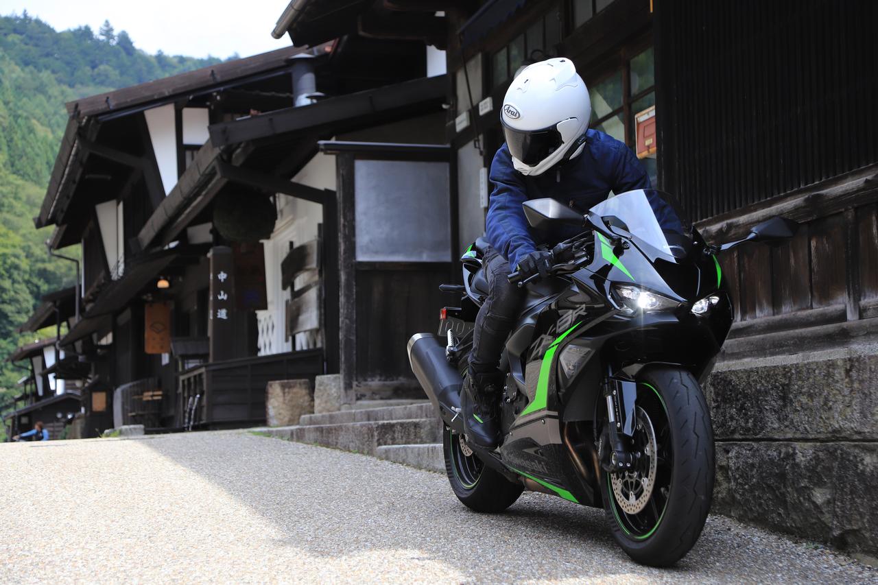 画像: ▲準備が整ったらエンジン始動！ モーターサイクルの性能を思う存分、味わってください。