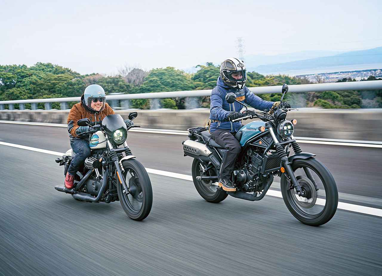 画像: 「バイクという自分の足を手に入れたらどこでもバンバン行けますね」(坂元誉梨) 「よりちゃんに影響されて御刻印を始めた人が何人もいますよ」(佐々木優太)