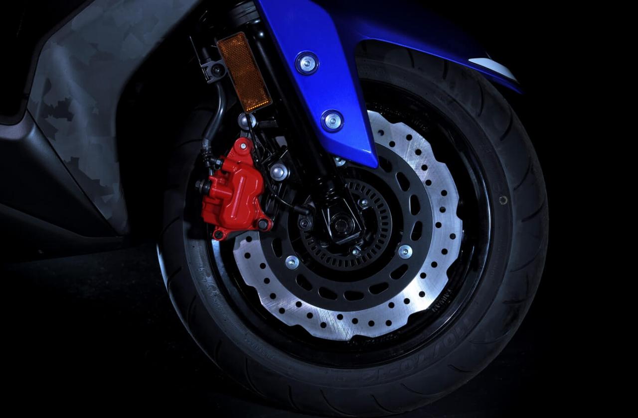 画像1: 【新型登場！】ヤマハ「シグナス Ｘ」トラコン搭載＆新フレームで走り刷新、実用性も大幅進化した125スポーツスクーター