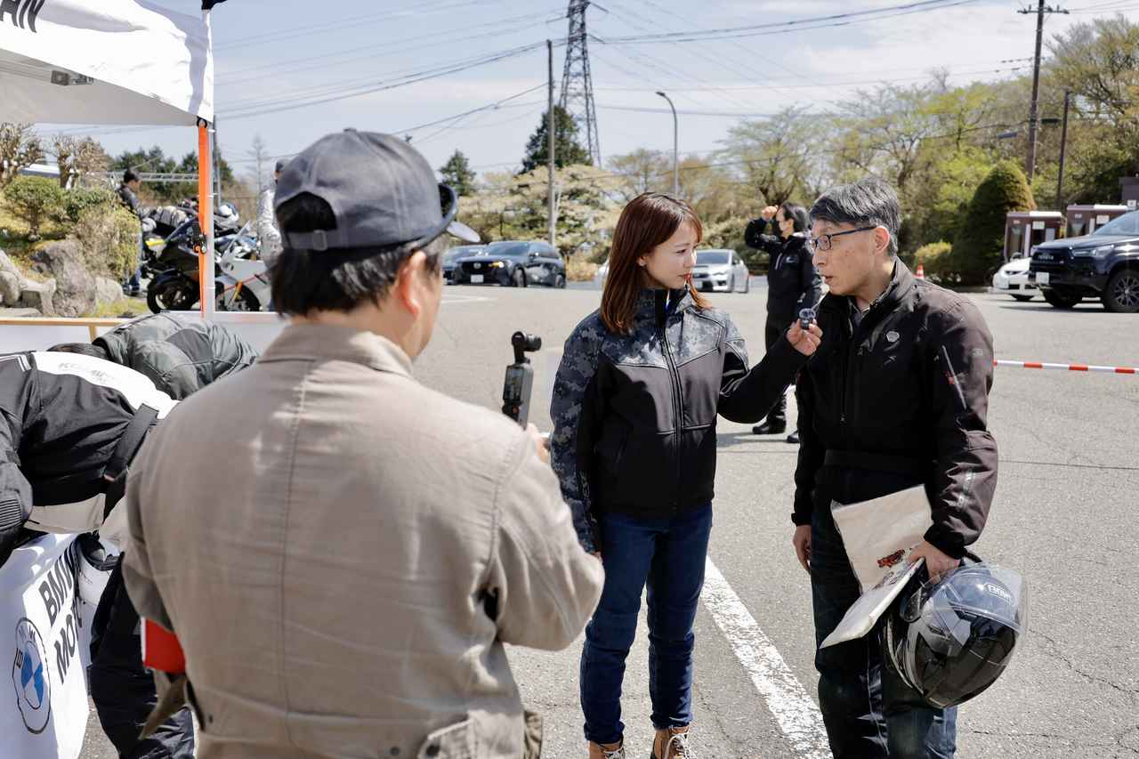 画像: webオートバイでは試乗した方になっちゃんが直接声をかけさせてもらってインタビュー取材。ご協力いただいた方々、ありがとうございました！
