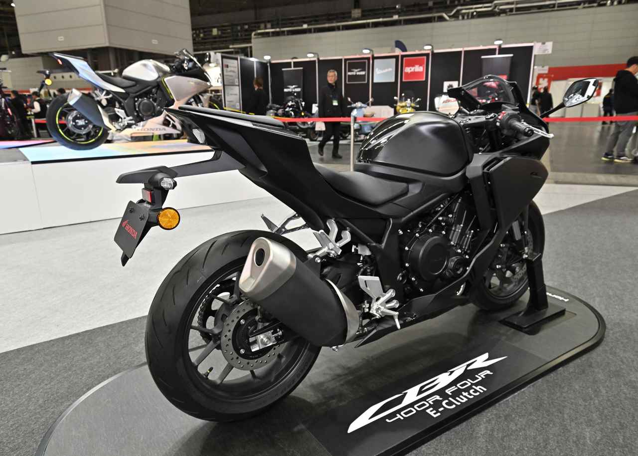 画像: 【国内仕様は2色！】モーターサイクルショーで激撮！ ホンダ「CBR400R FOUR E-Clutch Concept」全方位チェック！ - webオートバイ