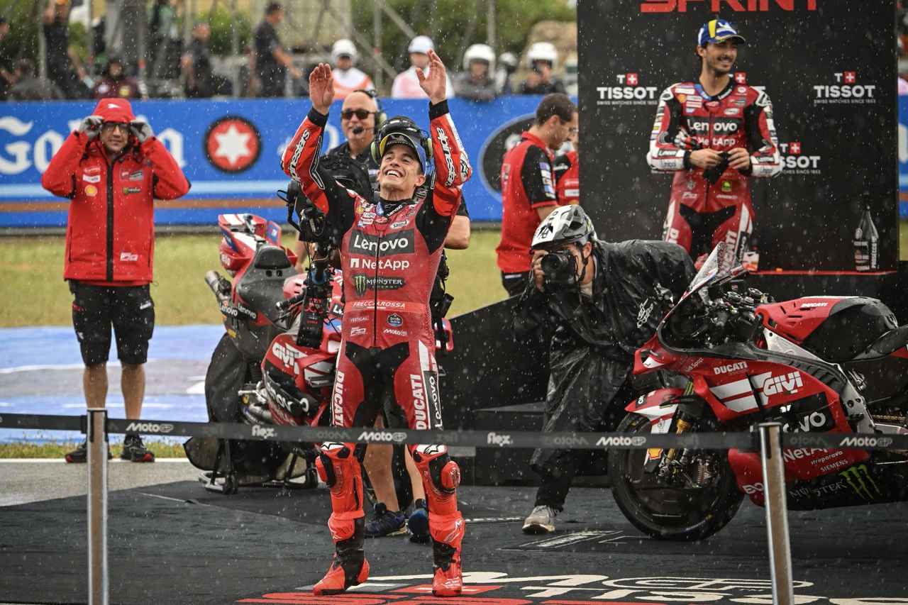 画像2: ドラマティックレイン！マルク・マルケスが大逆転でスプリント優勝