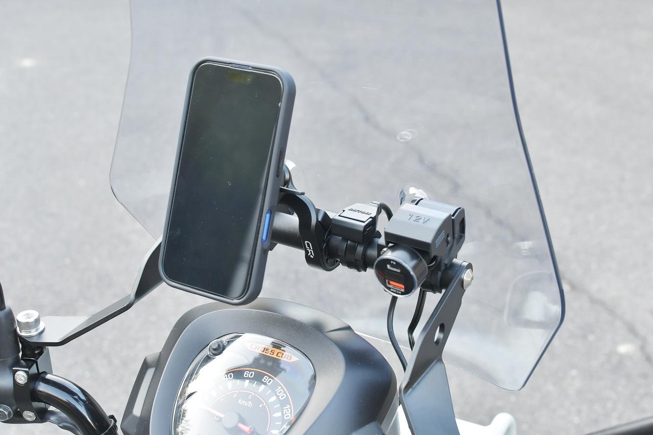 画像: バイク用電源2.1Aやスマホホルダーを使いやすくするアドベンチャーウインドシールド