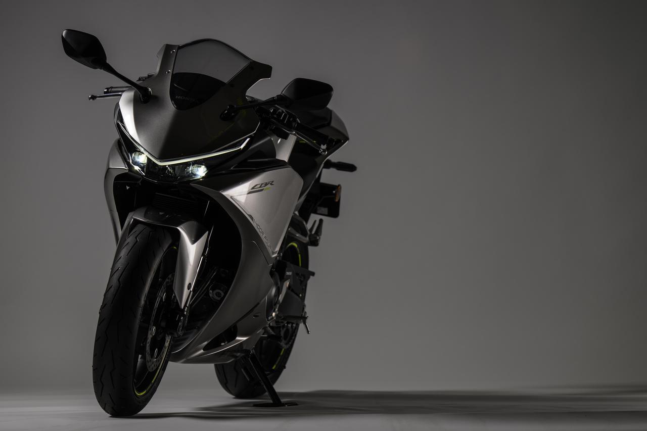 画像 : 1番目の画像 - 【写真13枚】ホンダ「CBR400R FOUR E-Clutch Concept」 - webオートバイ