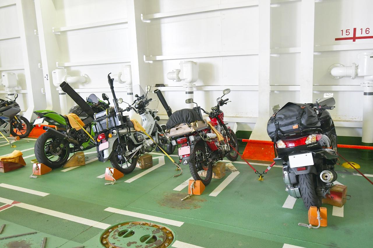 画像5: 乗船の流れとフェリーにバイクを載せる時の固定について