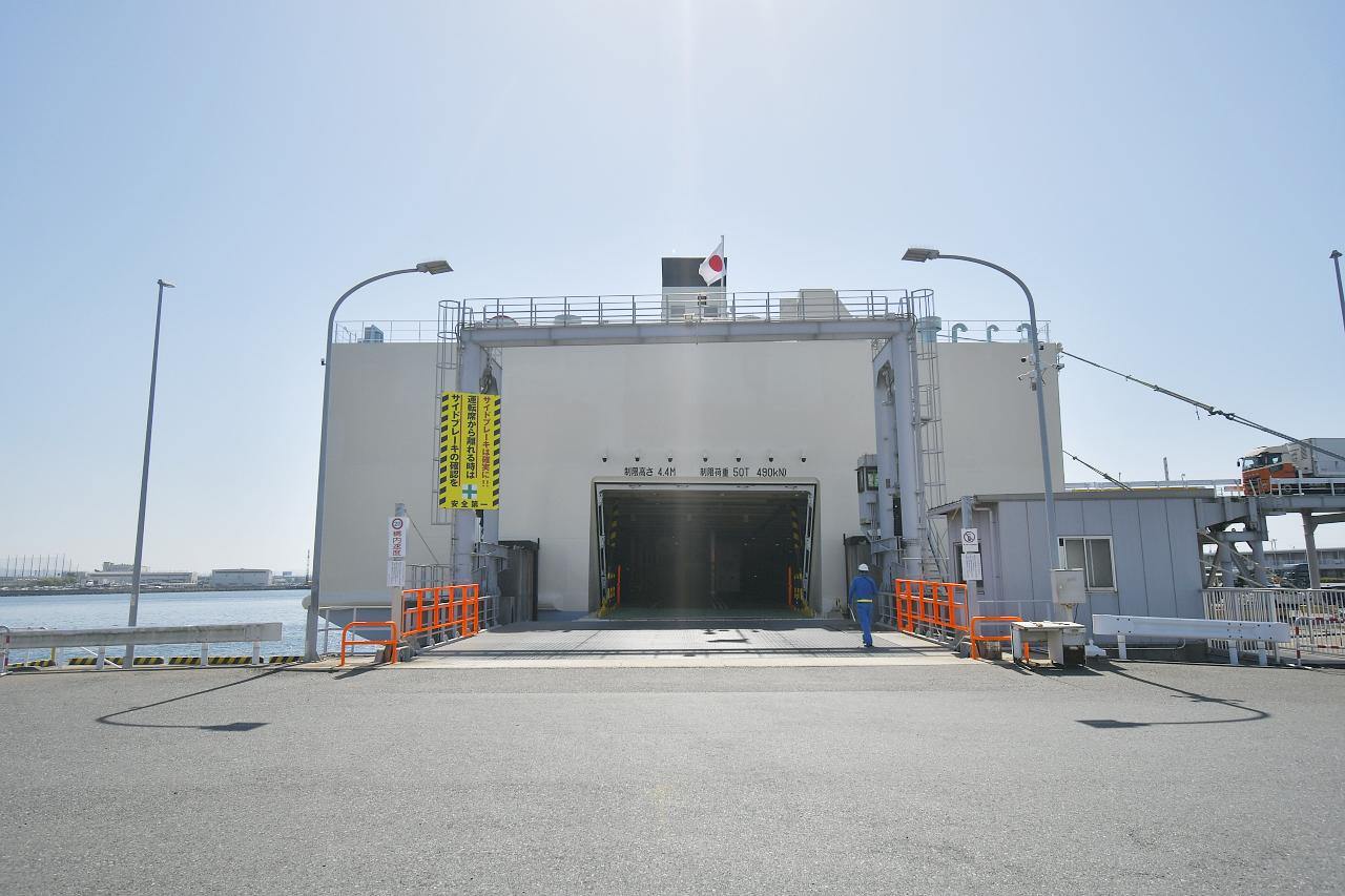 画像2: フェリーといえば乗車口