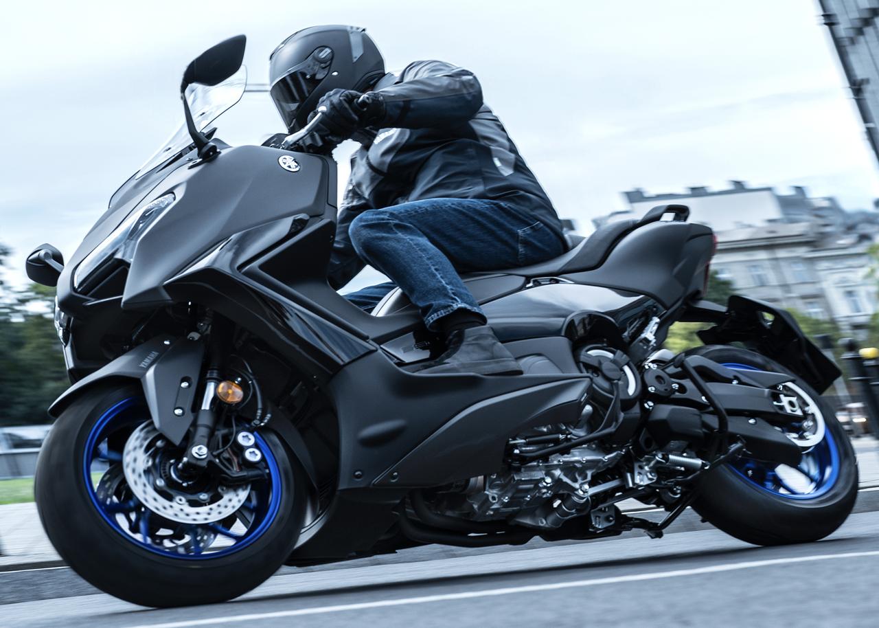 画像: ヤマハ「TMAX560」2025年モデル発売！ 新型は装備充実、スタイリングも変更｜「TMAX560テックマックス」もラインナップ - webオートバイ