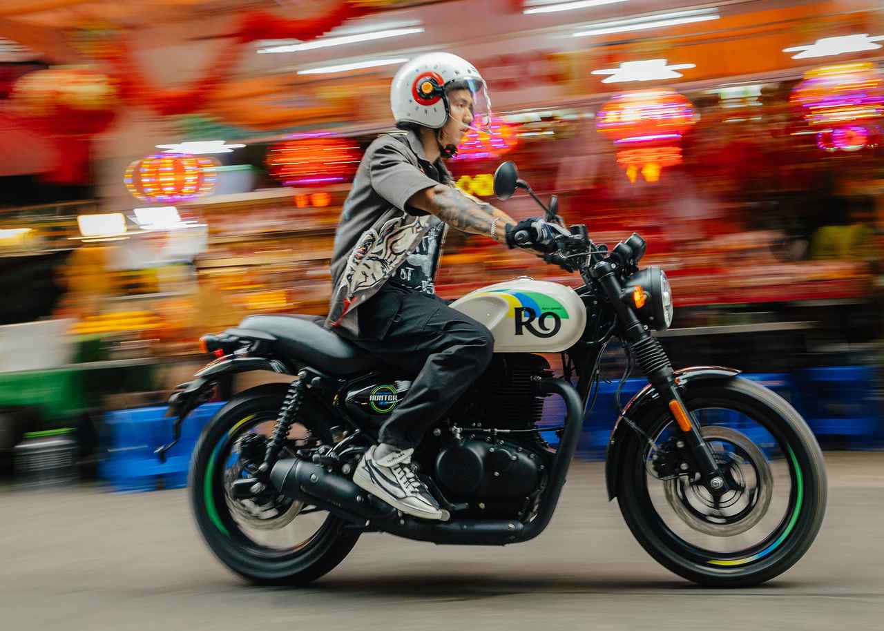 画像: ROYAL ENFIELD HUNTER 350 総排気量：349cc エンジン形式：空冷4ストSOHC2バルブ単気筒 シート高：790mm 車両重量：181kg 価格：65万100円～66万円