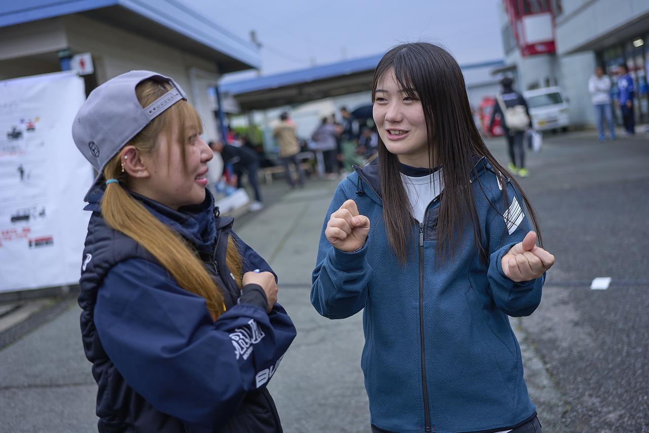 画像: 女王である金子さんは中山さんに優しい。コースでも走りを見せてくれるのは4連覇の余裕である。