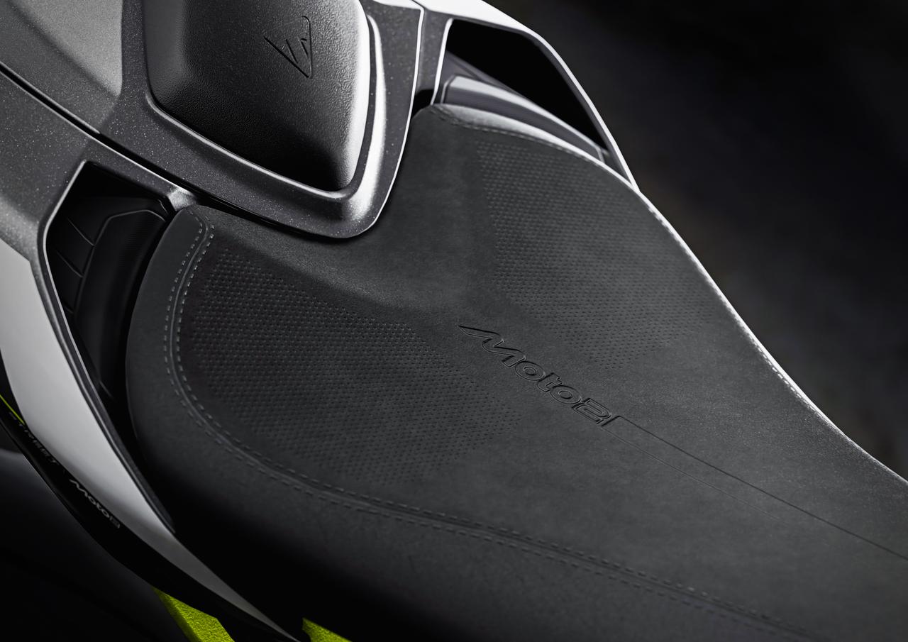 画像 : 5番目の画像 - 【写真9枚】トライアンフ「Street Triple 765 Moto2™ Edition」 - webオートバイ
