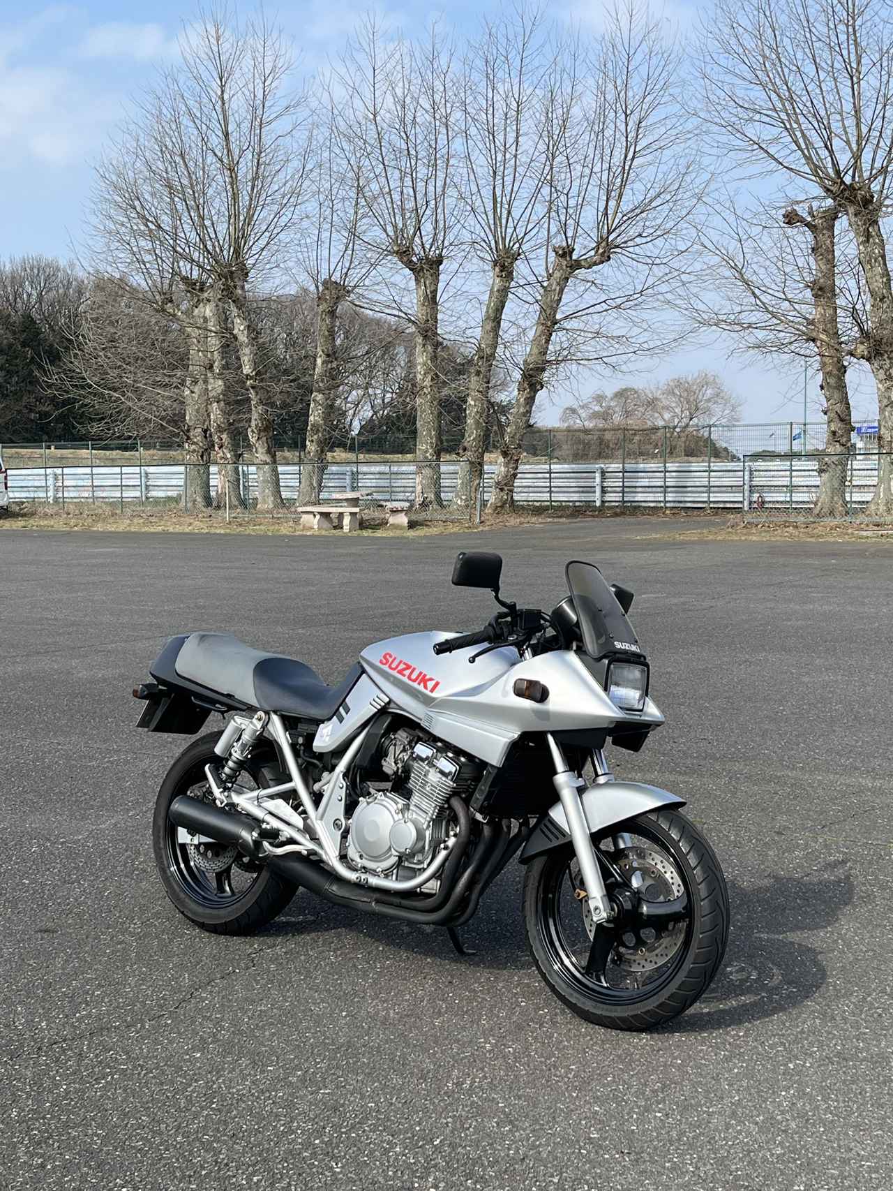 画像: 大好評の連載企画「仁斬る！」では、250ccサイズでも本格KATANA！「GSX250S　KATANA」を斬る！