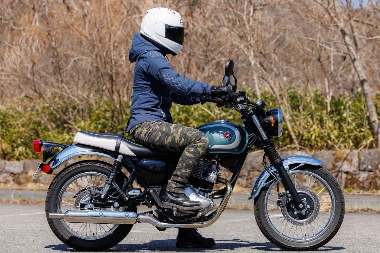 画像1: カワサキ「W230」の足つき・取り回しをチェック！ 所有欲を満たすこだわりの各部装備を徹底解剖