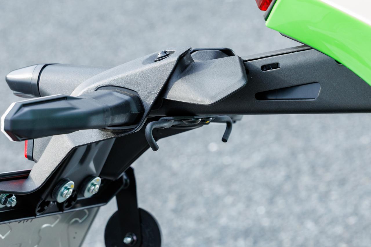 画像3: 片道60kmの“通勤”、スーパースポーツでもできる? カワサキ「Ninja ZX-4RR」で街乗り・ツーリングレポート