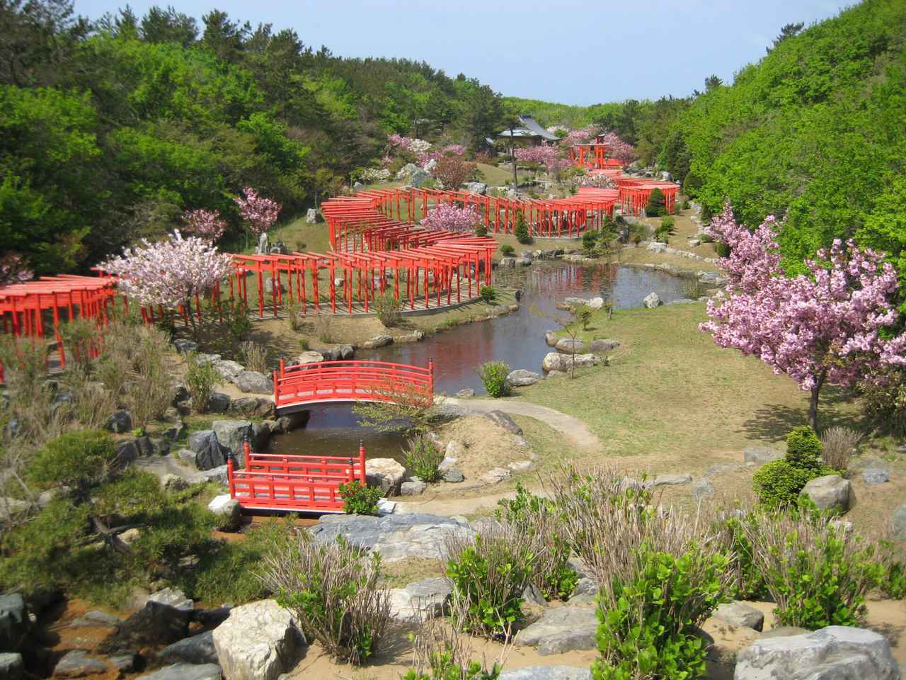 画像1: 記念すべき100箇所目の舞台は青森県「高山稲荷神社」