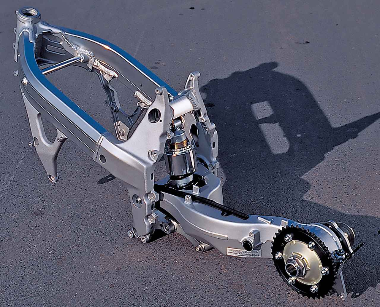 画像1: 【400ヒーロー列伝・V4編】ホンダ「VFR400R」（1993）「RVF」（1994）