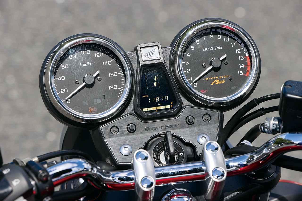 画像 : 18番目の画像 - 【写真25枚】ホンダ「CB400 SUPER FOUR」（2022）「CB400 SUPER FOUR E-Clutch Concept」（2026） - webオートバイ