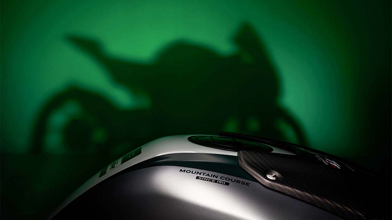画像 : 4番目の画像 - 「【限定】ブリティッシュグリーンのBMW「M1000RR」が登場か?! 5月22日深夜に詳細が発表される！」のアルバム - webオートバイ