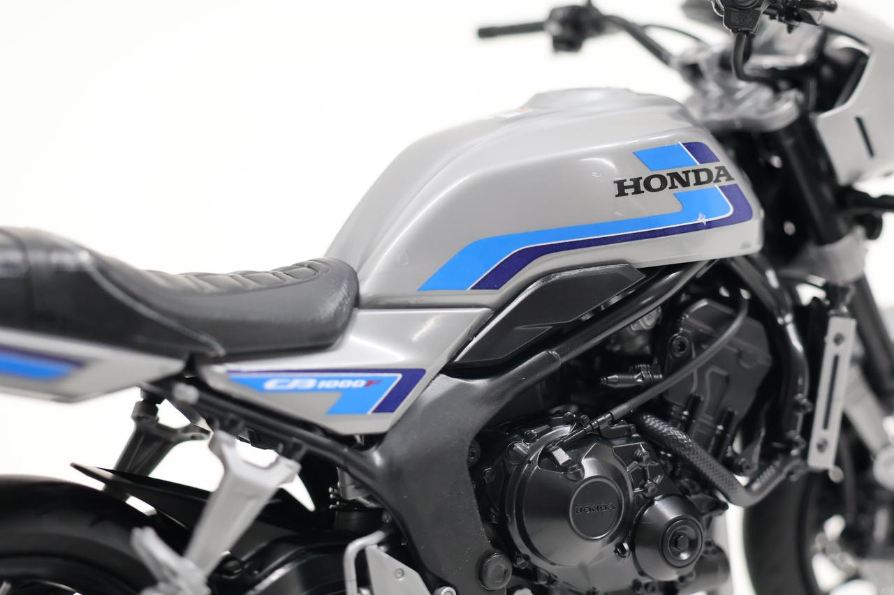 画像7: 実車顔負けの細かすぎるこだわりに脱帽！ タミヤ・1/12スケールで楽しむHonda「CB1000F」の世界───