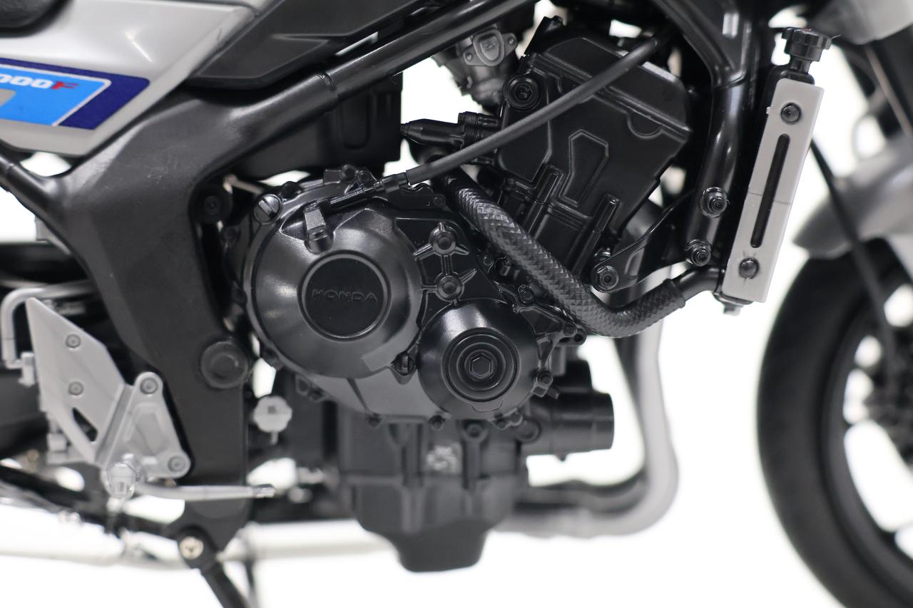 画像2: 実車顔負けの細かすぎるこだわりに脱帽！ タミヤ・1/12スケールで楽しむHonda「CB1000F」の世界───
