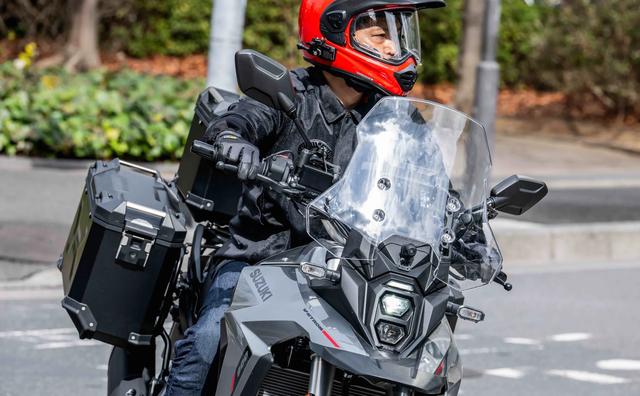画像: 走行条件や車種によっても体感度合いは異なりますが、時速20〜30km/hで指と指の間に走行風が通り抜けていくことを実感。さらに50km/h以上で走ると、2025年モデルより涼しさがバージョンアップしたことをより強く実感できます。