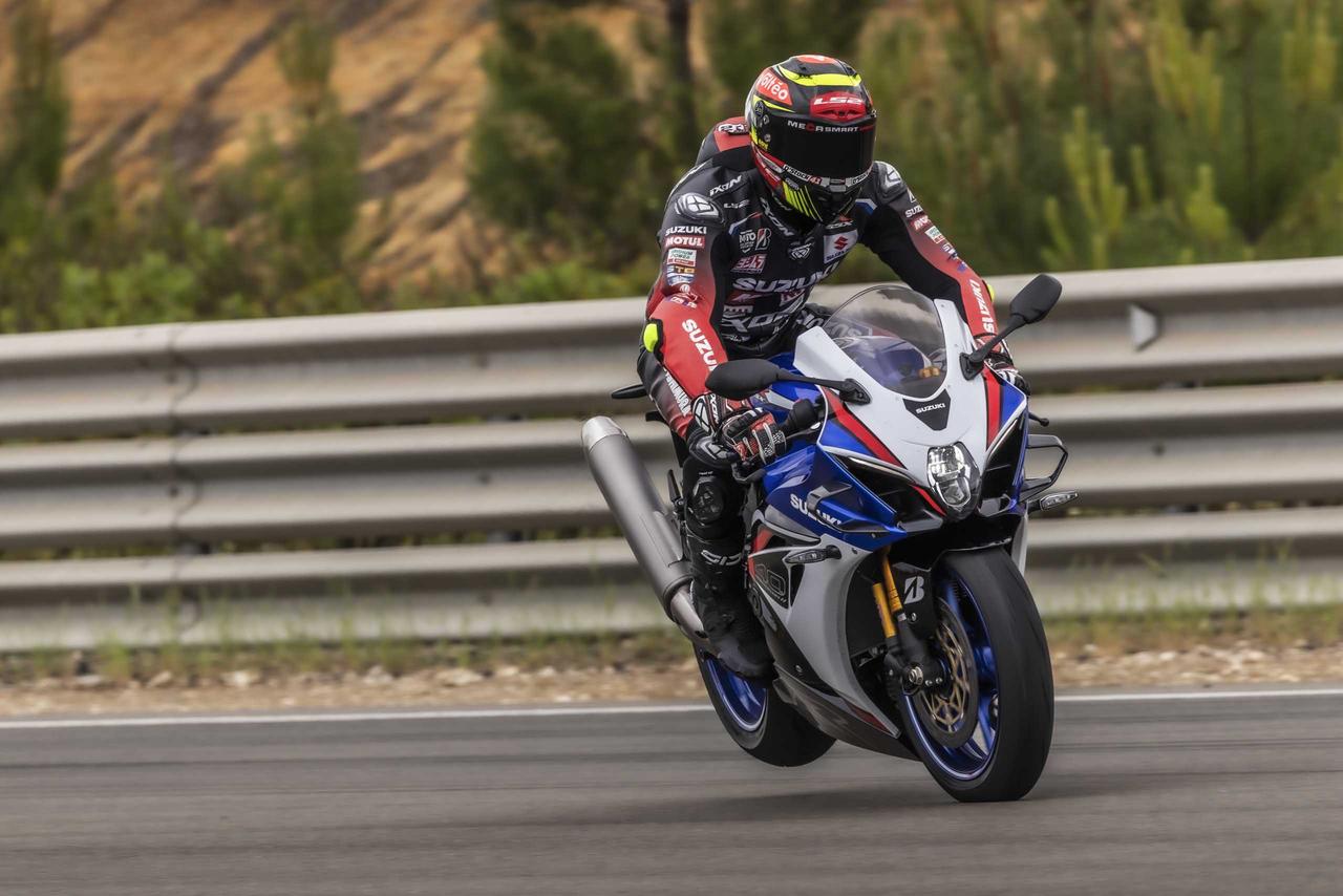 画像 : 1番目の画像 - 【画像22枚】スズキ「新型GSX-R1000R」が繰り広げた “The Suzuki 6 Hours” - webオートバイ