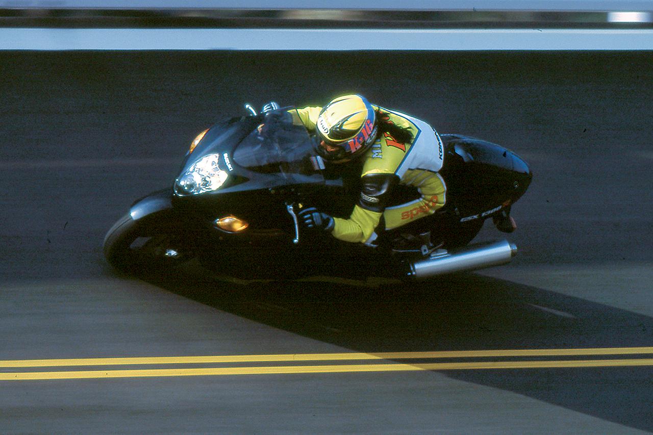 画像: スズキ「GSX1300Rハヤブサ」の系譜|300km/h時代を切り拓いたマスターピース【バイクの歴史】 - webオートバイ