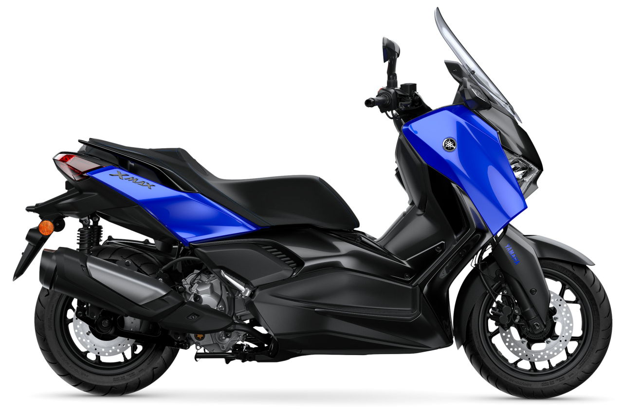 画像2: スポーティなのに実はレースブルー初採用！ ヤマハ「XMAX」の2026年ニューカラーは金属的な質感のダークグレーも登場、7月7日発売