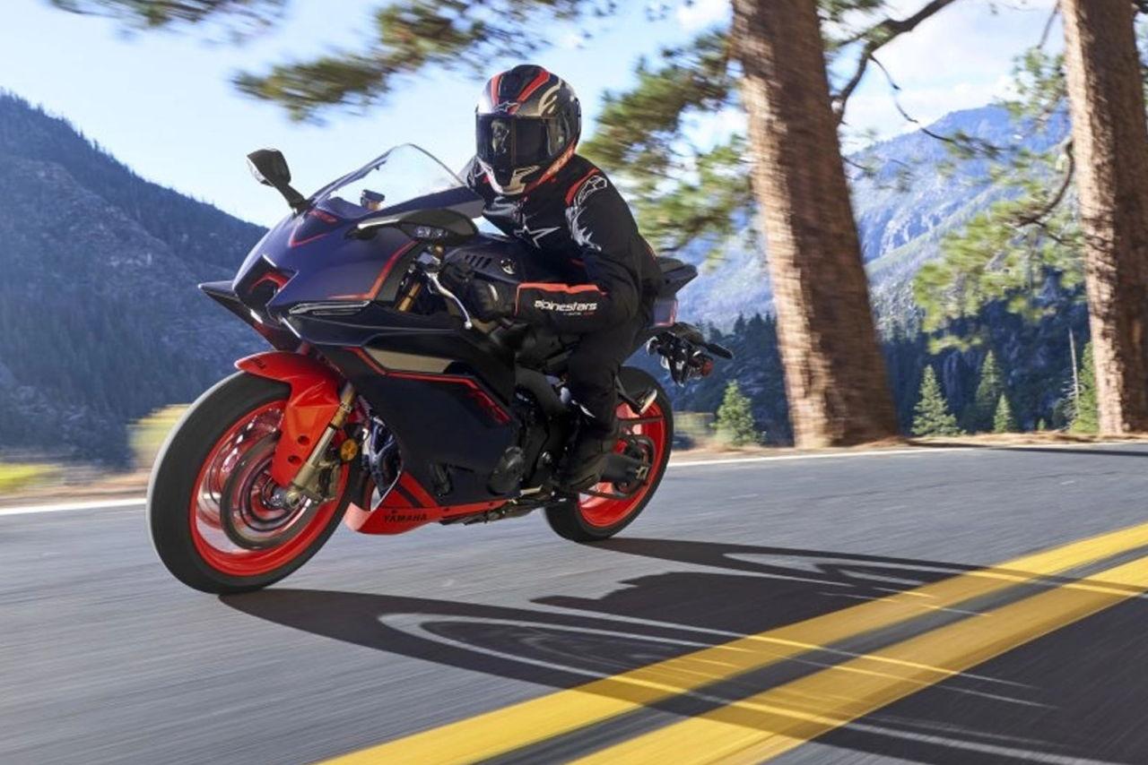 画像: YAMAHA YZF-R9 2027年モデル（北米仕様） 総排気量：890cc エンジン形式：水冷4ストDOHC4バルブ並列3気筒 シート高：830mm 車両重量：195kg 参考価格（北米）：1万2499ドル